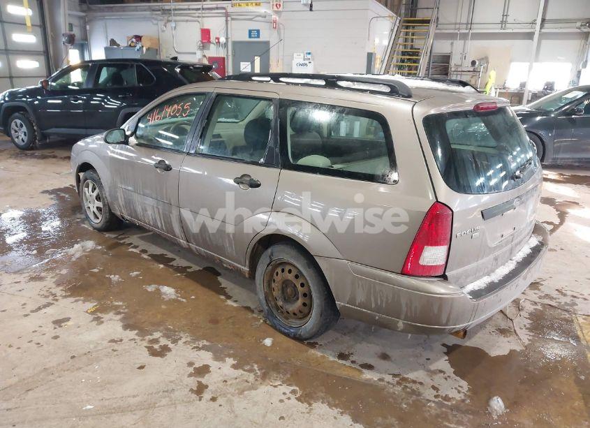 Photo 3 of 2005 Ford Focus ZXW (VIN 1FAFP36N35W183284)