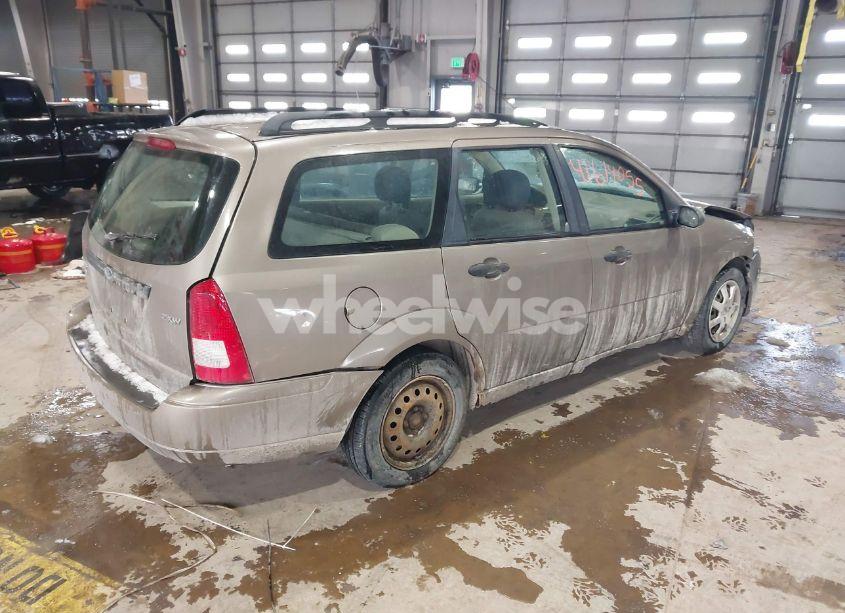 Photo 4 of 2005 Ford Focus ZXW (VIN 1FAFP36N35W183284)