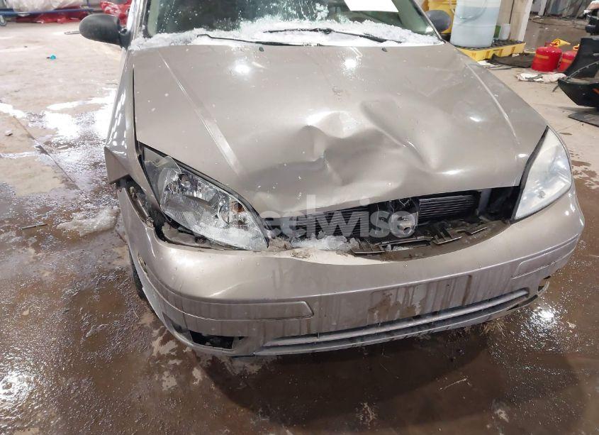 Photo 6 of 2005 Ford Focus ZXW (VIN 1FAFP36N35W183284)