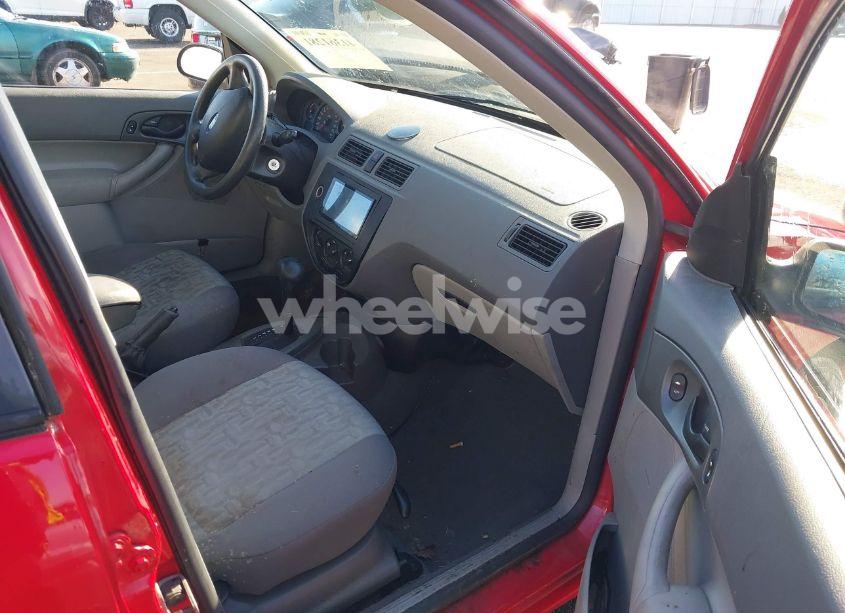 Photo 5 of 2005 Ford Focus ZXW (VIN 1FAFP36N35W200584)