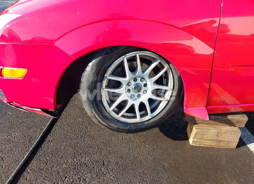 Photo 6 of 2005 Ford Focus ZXW (VIN 1FAFP36N35W200584)