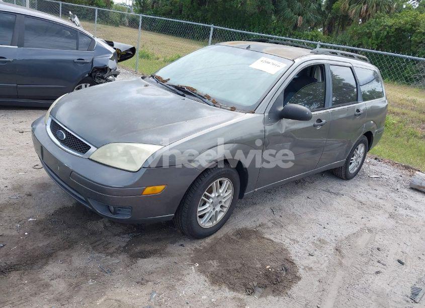 Photo 2 of 2005 Ford Focus ZXW (VIN 1FAFP36N35W211505)