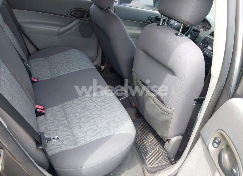 Photo 8 of 2005 Ford Focus ZXW (VIN 1FAFP36N35W211505)