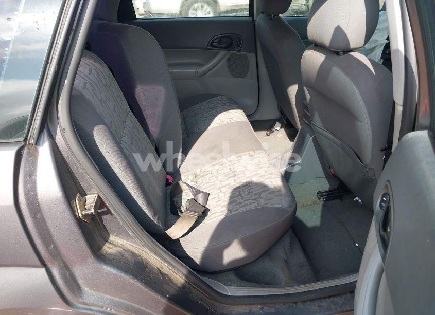 Photo 8 of 2005 Ford Focus ZXW (VIN 1FAFP36N45W111431)