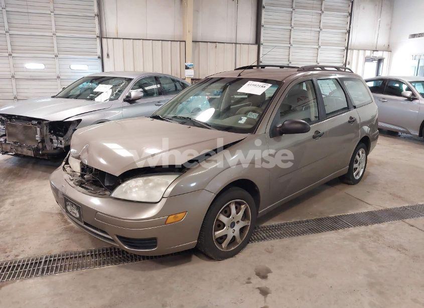 Photo 2 of 2005 Ford Focus ZXW (VIN 1FAFP36N55W297867)