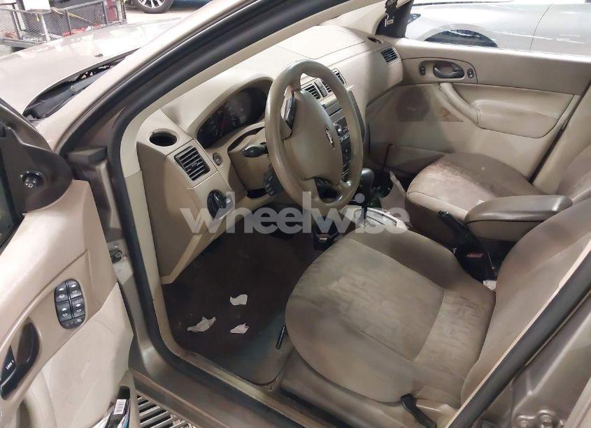 Photo 5 of 2005 Ford Focus ZXW (VIN 1FAFP36N55W297867)