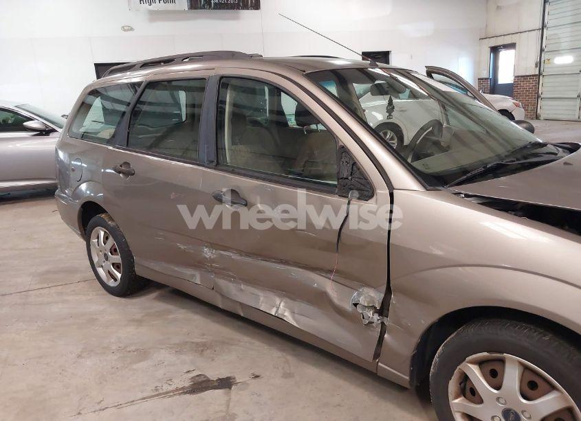 Photo 6 of 2005 Ford Focus ZXW (VIN 1FAFP36N55W297867)