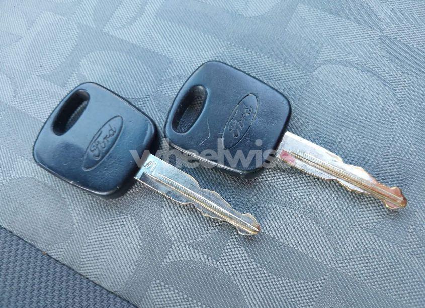 Photo 11 of 2005 Ford Focus ZXW (VIN 1FAFP36N75W192103)