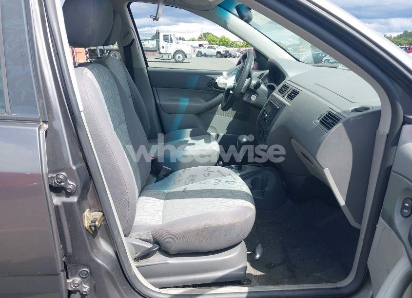 Photo 5 of 2005 Ford Focus ZXW (VIN 1FAFP36N75W192103)