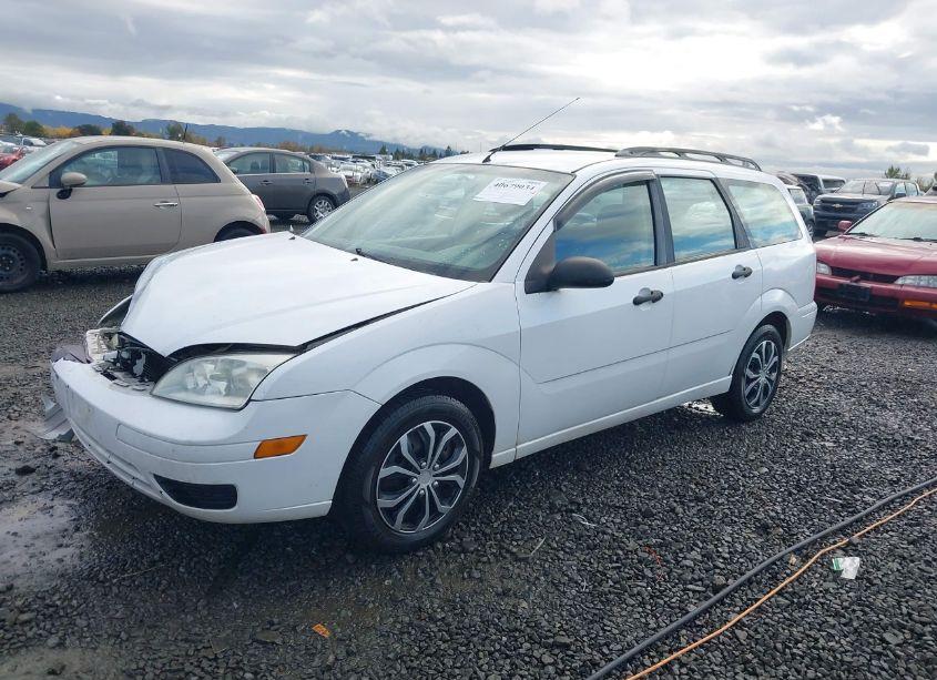 Photo 2 of 2005 Ford Focus ZXW (VIN 1FAFP36N95W302732)