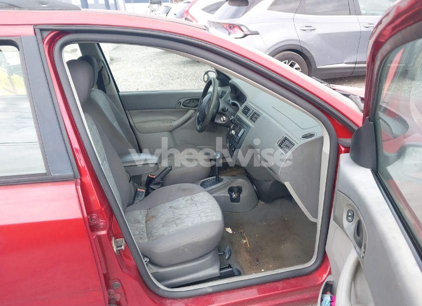 Photo 5 of 2005 Ford Focus ZXW (VIN 1FAFP36NX5W231296)
