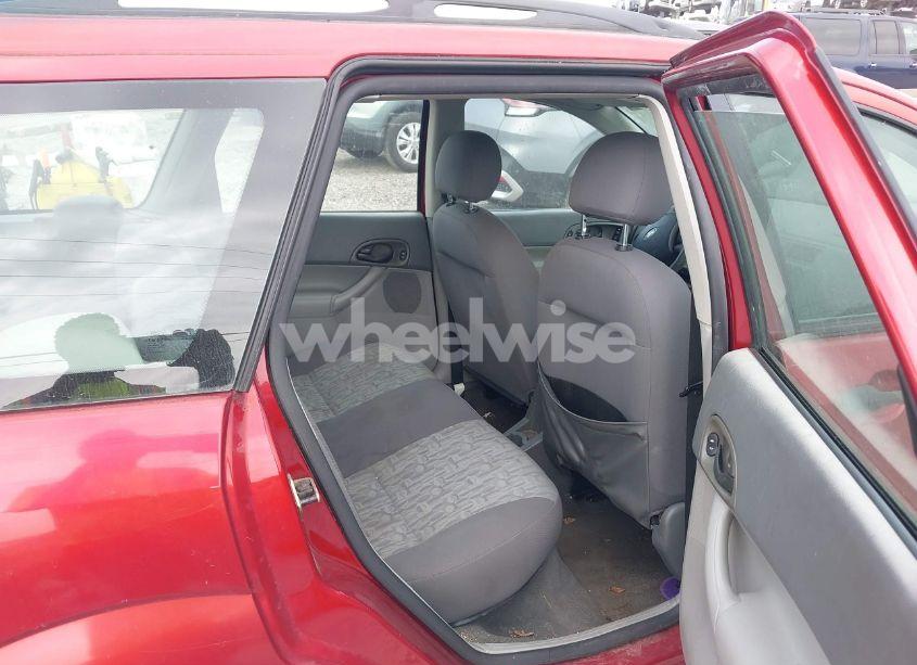 Photo 8 of 2005 Ford Focus ZXW (VIN 1FAFP36NX5W231296)