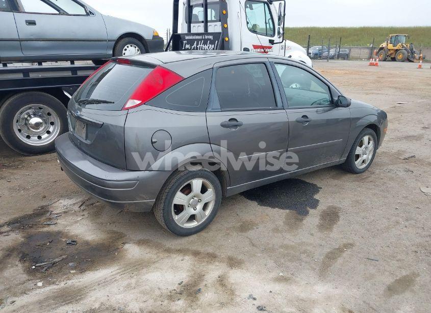 Photo 4 of 2007 Ford Focus ZX5/S/SE/SES (VIN 1FAFP37N07W343784)
