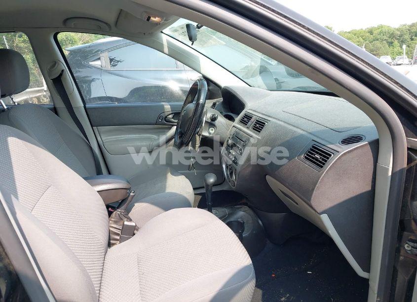 Photo 5 of 2007 Ford Focus S/SE/SES (VIN 1FAFP37N17W299861)