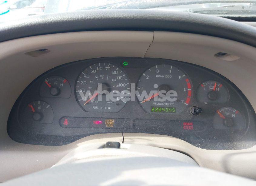 Photo 7 of 2001 Ford Mustang (VIN 1FAFP40401F186837)