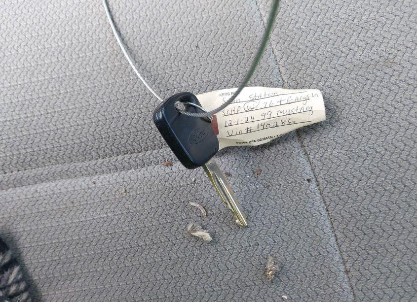 Photo 11 of 1999 Ford Mustang (VIN 1FAFP4040XF140286)