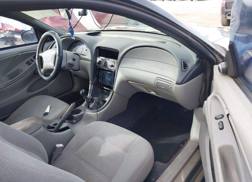 Photo 5 of 1999 Ford Mustang (VIN 1FAFP4040XF140286)