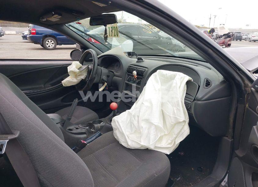 Photo 5 of 1999 Ford Mustang (VIN 1FAFP4040XF157766)