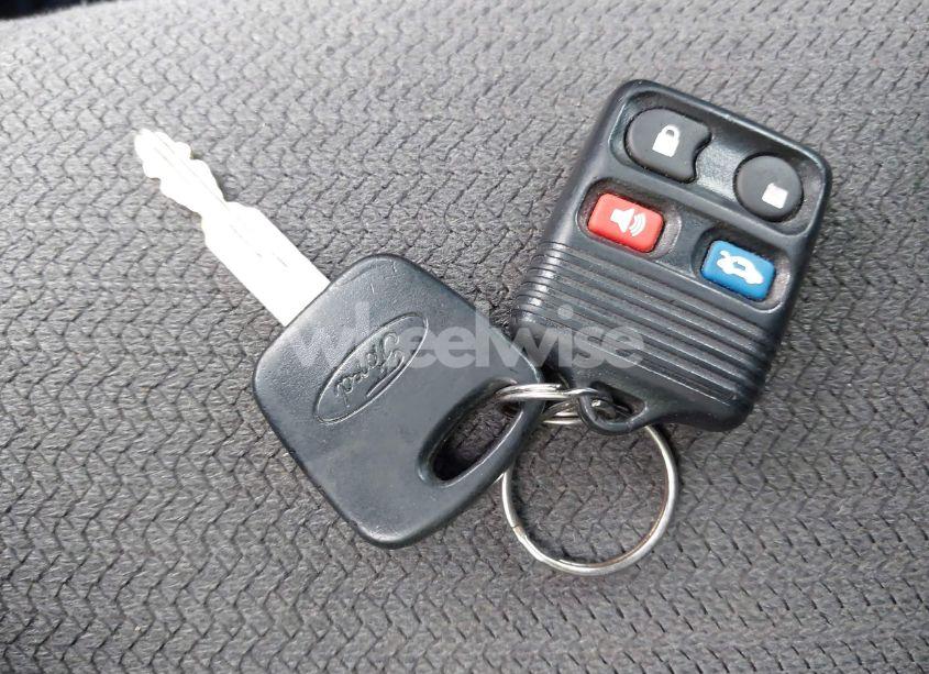 Photo 11 of 2000 Ford Mustang (VIN 1FAFP4040YF182992)