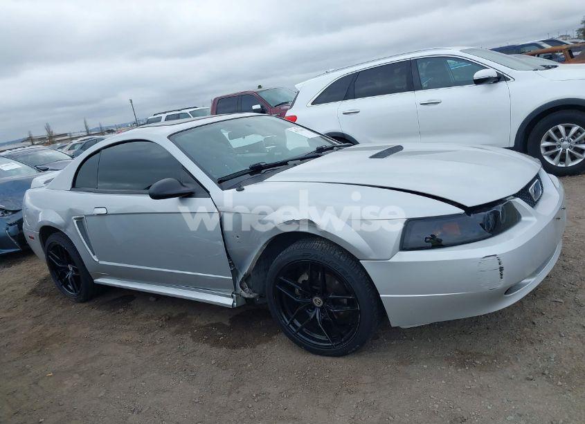 Photo 13 of 2000 Ford Mustang (VIN 1FAFP4040YF182992)