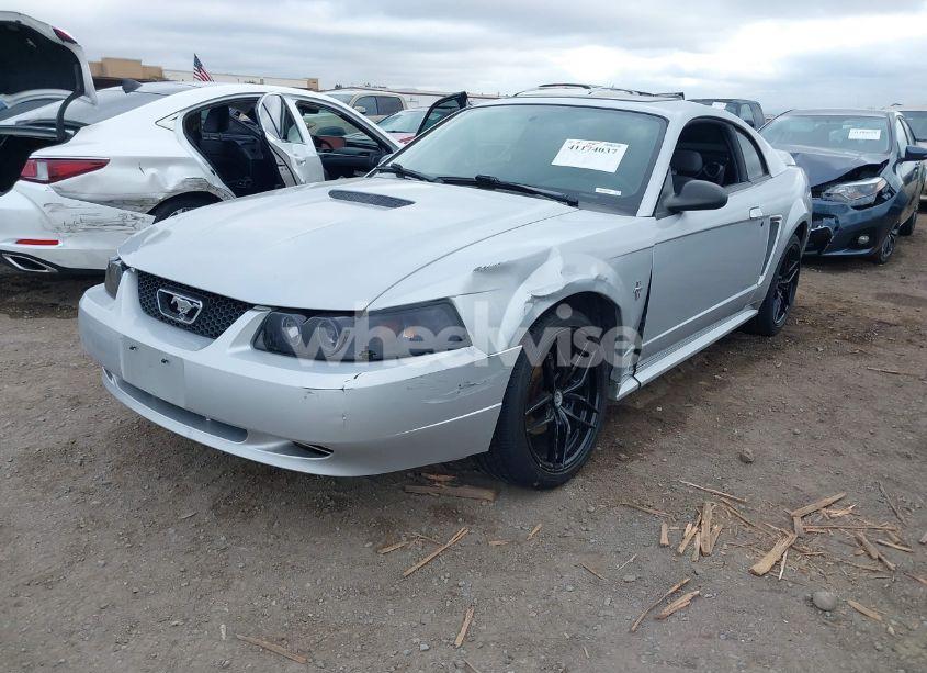 Photo 2 of 2000 Ford Mustang (VIN 1FAFP4040YF182992)