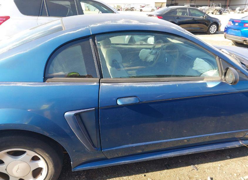 Photo 14 of 2000 Ford Mustang (VIN 1FAFP4040YF212251)