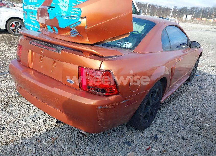 Photo 4 of 2001 Ford Mustang (VIN 1FAFP40421F243037)