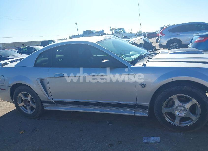 Photo 13 of 2004 Ford Mustang (VIN 1FAFP40424F114915)