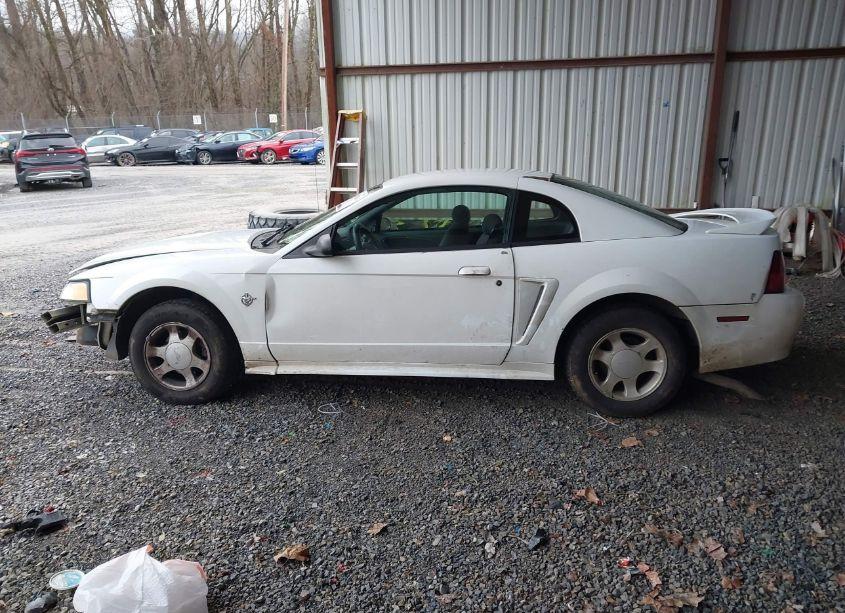 Photo 14 of 1999 Ford Mustang (VIN 1FAFP4042XF156909)