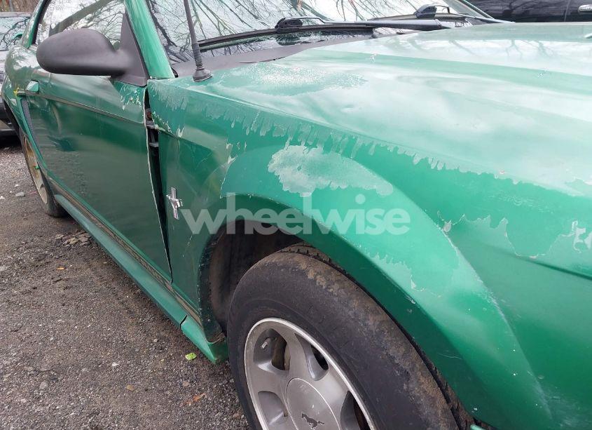 Photo 6 of 2001 Ford Mustang (VIN 1FAFP40451F186932)