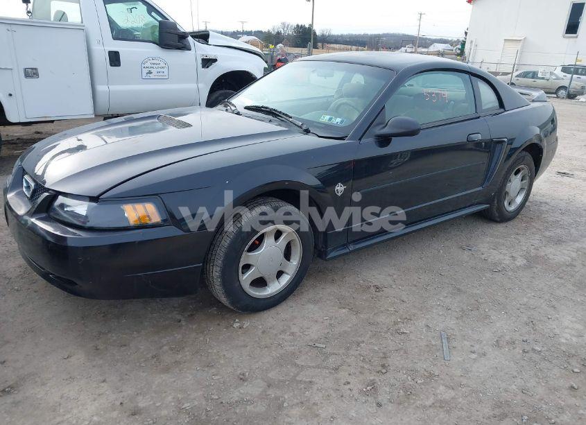 Photo 2 of 1999 Ford Mustang (VIN 1FAFP4045XF161313)