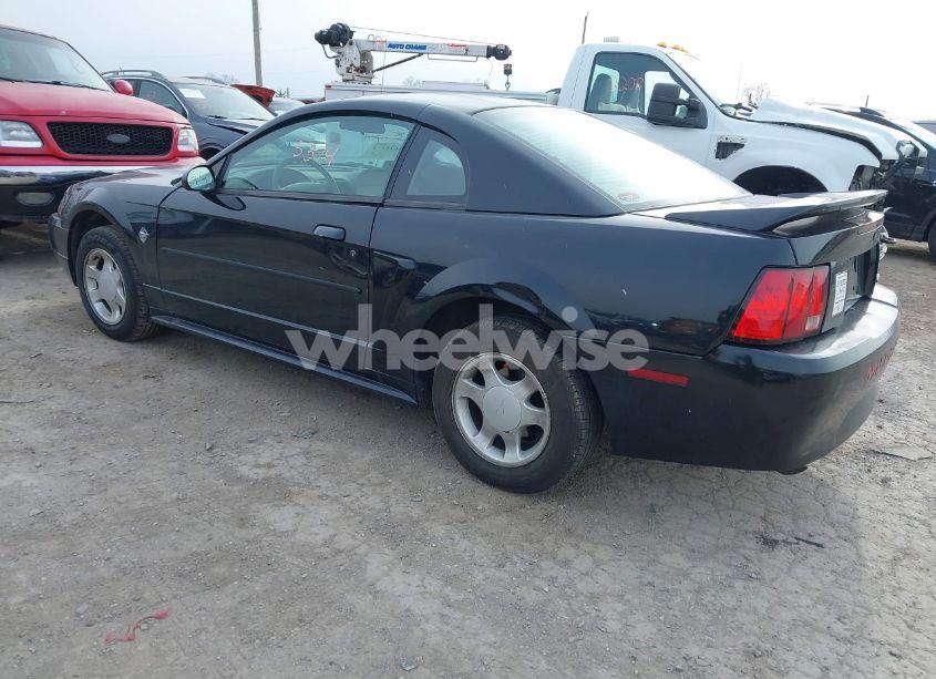 Photo 3 of 1999 Ford Mustang (VIN 1FAFP4045XF161313)