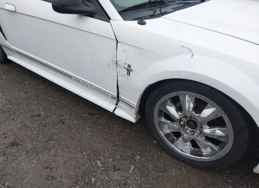 Photo 6 of 2000 Ford Mustang (VIN 1FAFP4046YF164450)