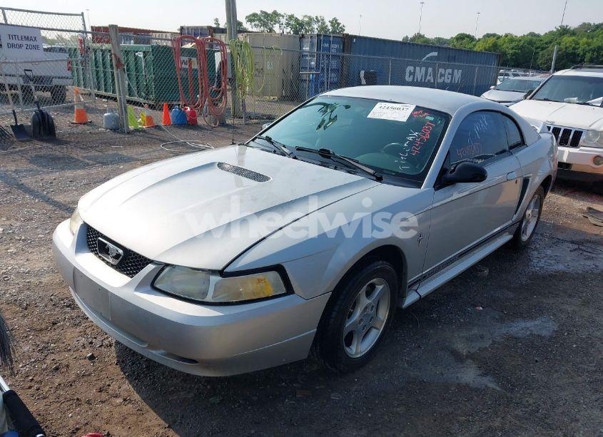 Photo 2 of 2000 Ford Mustang (VIN 1FAFP4046YF241835)