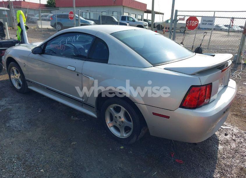 Photo 3 of 2000 Ford Mustang (VIN 1FAFP4046YF241835)