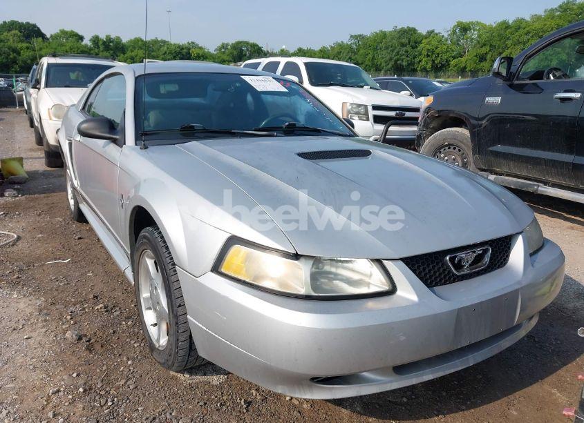 Photo 6 of 2000 Ford Mustang (VIN 1FAFP4046YF241835)