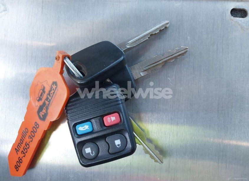 Photo 11 of 2001 Ford Mustang (VIN 1FAFP40471F137005)