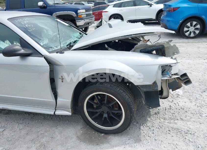 Photo 12 of 2000 Ford Mustang (VIN 1FAFP4047YF124653)