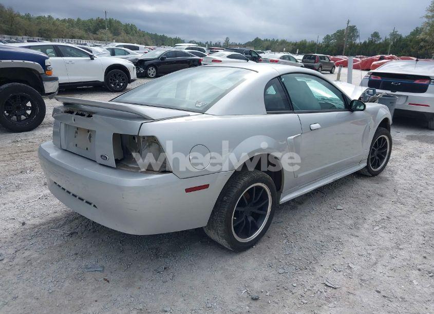 Photo 4 of 2000 Ford Mustang (VIN 1FAFP4047YF124653)