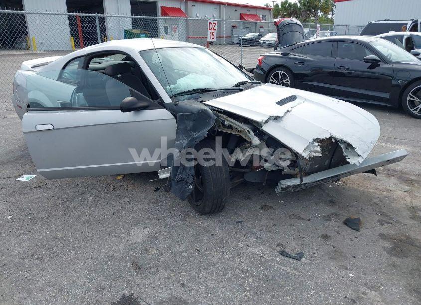 2000 Ford Mustang (VIN 1FAFP4048YF108557) main photo