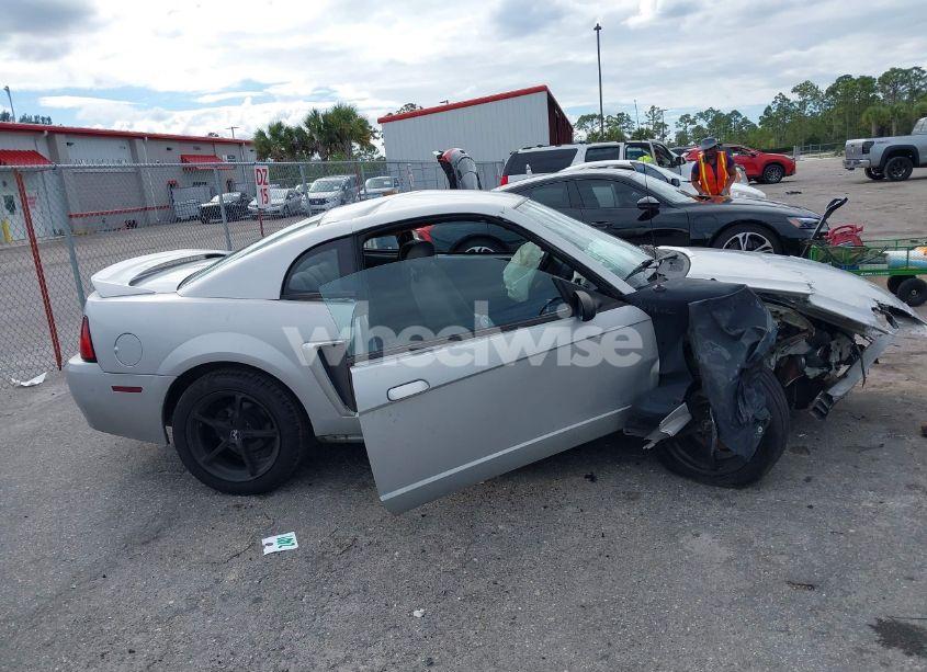 Photo 5 of 2000 Ford Mustang (VIN 1FAFP4048YF108557)