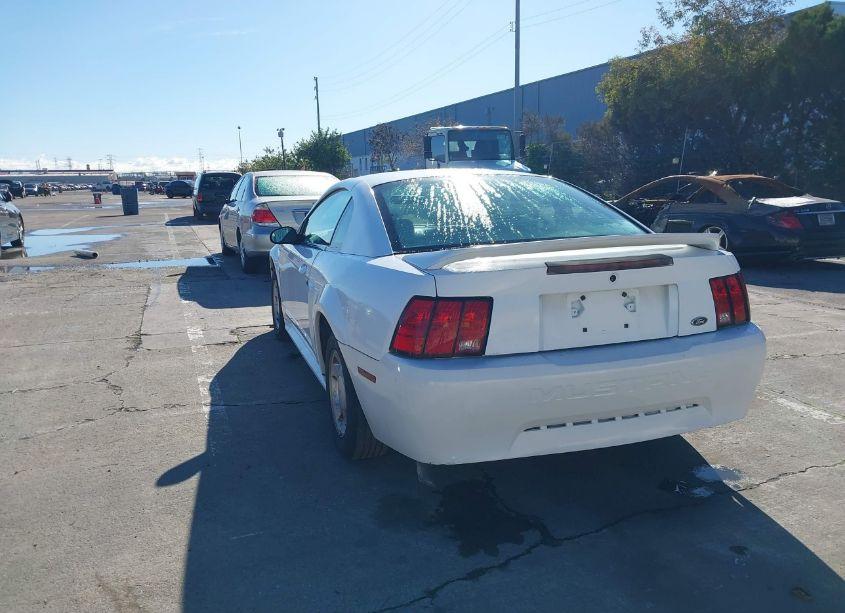 Photo 3 of 2000 Ford Mustang (VIN 1FAFP4048YF160853)