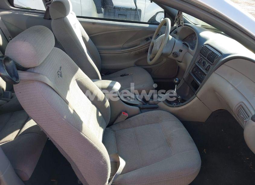 Photo 5 of 1999 Ford Mustang (VIN 1FAFP4049XF132042)