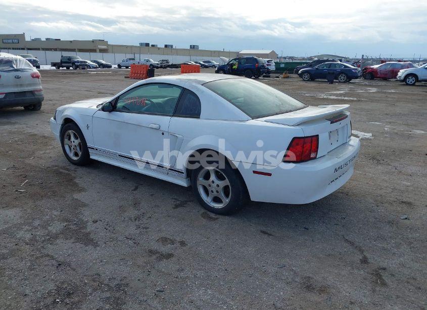 Photo 3 of 2000 Ford Mustang (VIN 1FAFP4049YF157850)