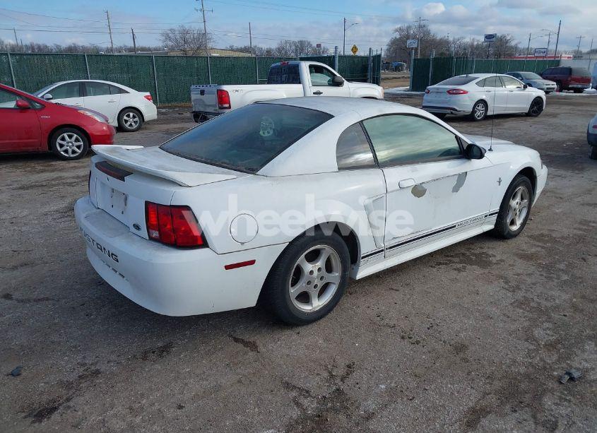 Photo 4 of 2000 Ford Mustang (VIN 1FAFP4049YF157850)