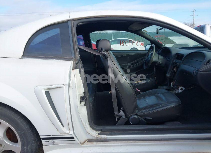 Photo 5 of 2000 Ford Mustang (VIN 1FAFP4049YF157850)