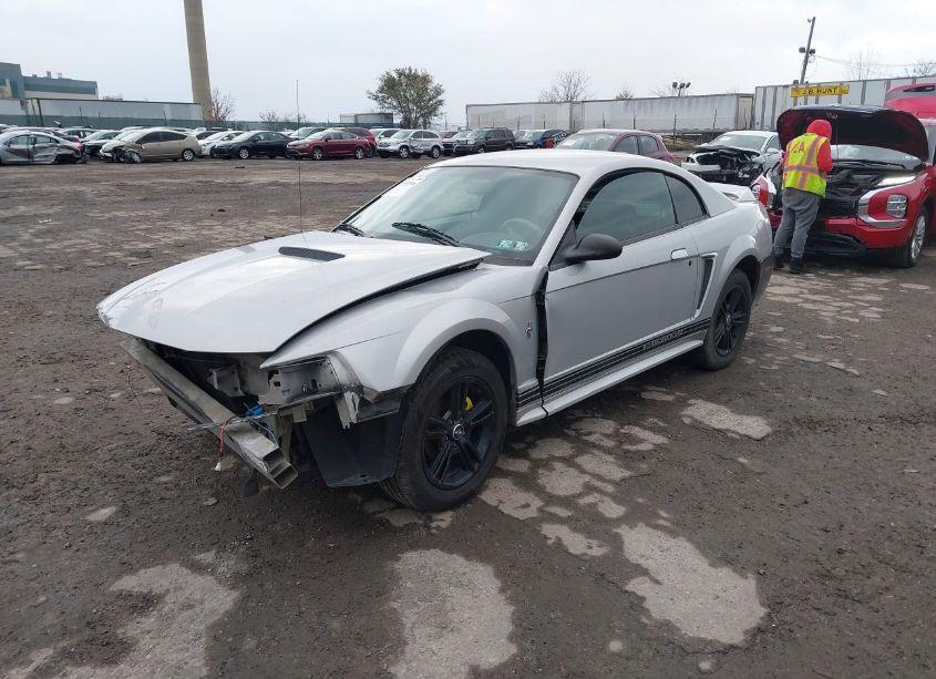 Photo 2 of 2000 Ford Mustang (VIN 1FAFP4049YF203631)