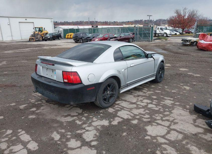 Photo 4 of 2000 Ford Mustang (VIN 1FAFP4049YF203631)