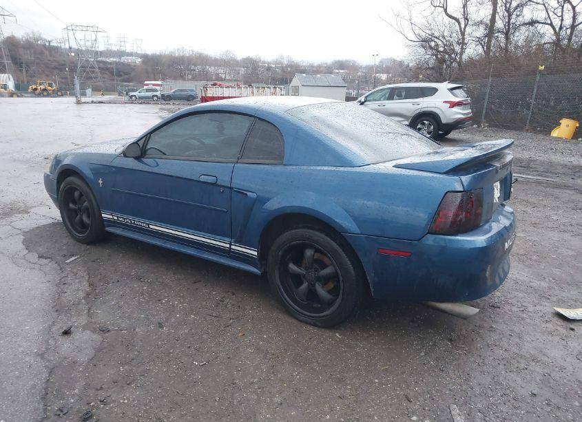 Photo 3 of 2000 Ford Mustang (VIN 1FAFP4049YF224592)