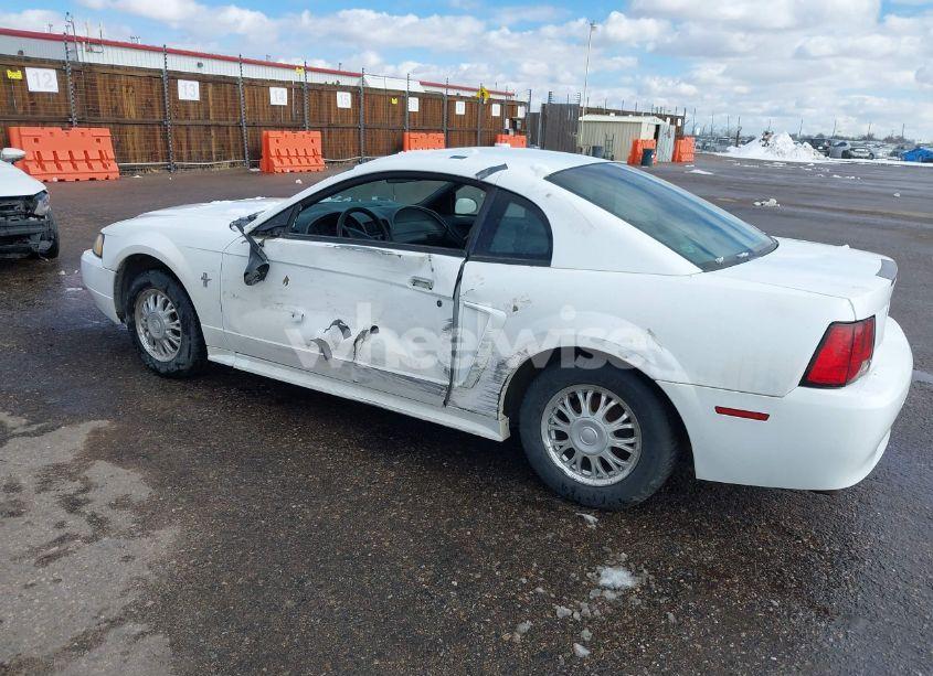 Photo 3 of 2000 Ford Mustang (VIN 1FAFP4049YF296568)